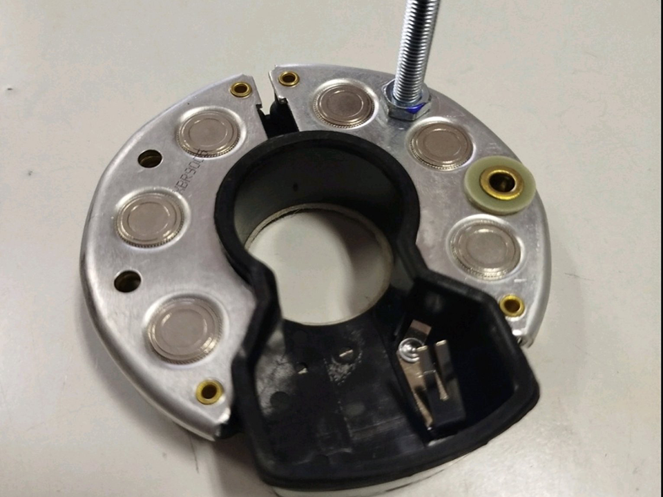 Dioda alternatora 16.905.254 Iskra 14V IMT, Tam 75, Ferguson, Cargo 130594, na šraf