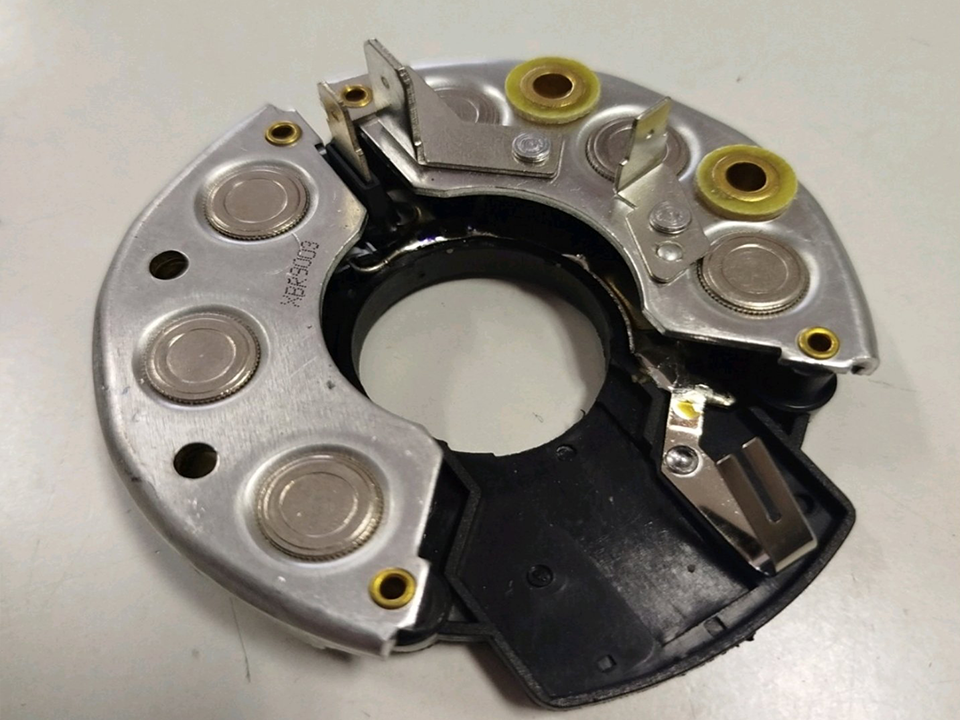 Dioda alternatora 16.905.212 Iskra 14V Zastava 101, 750, 850, stari tip, Cargo 130597, na buksnu