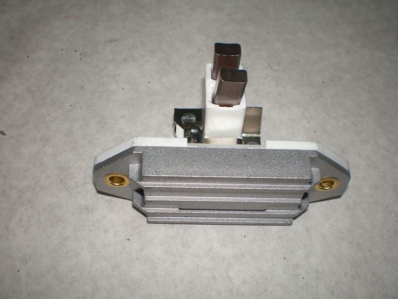 Regulator alternatora 11.125.049 14V 27-65A 32mm AAG Zastava 101 Yugo IMT IMR Ford Opel Cargo 131811 VR-IK019